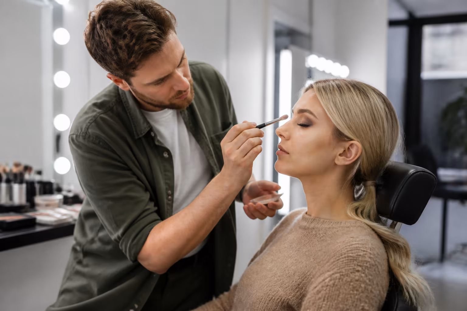Professional Make Up Artist-90438 Professional Make Up Artist-90438